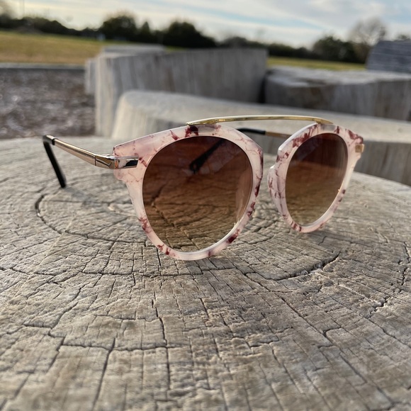 Women’s Sunglasses - Picture 2 of 4